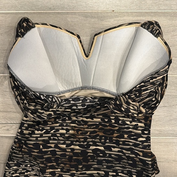 Miracle Suit Purrfection Escape One Leopard Print One Piece Swimsuit 6 - Picture 8 of 9